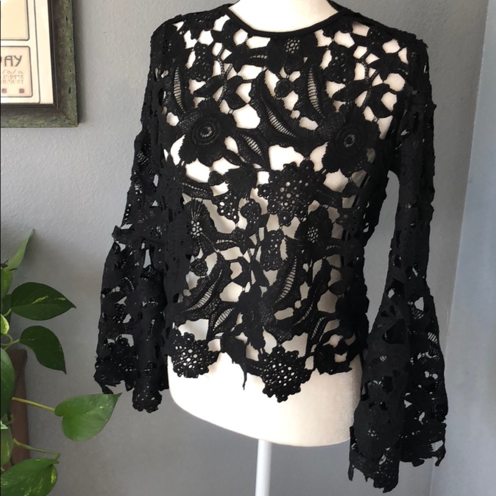 ❤️Peekaboo Lace Bell Sleeve Blouse - Picture 3 of 7